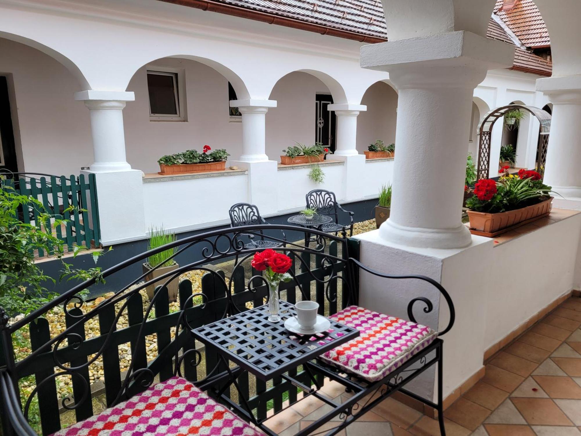 Arkadenhof Kurtz Hotel Markt Allhau Bagian luar foto