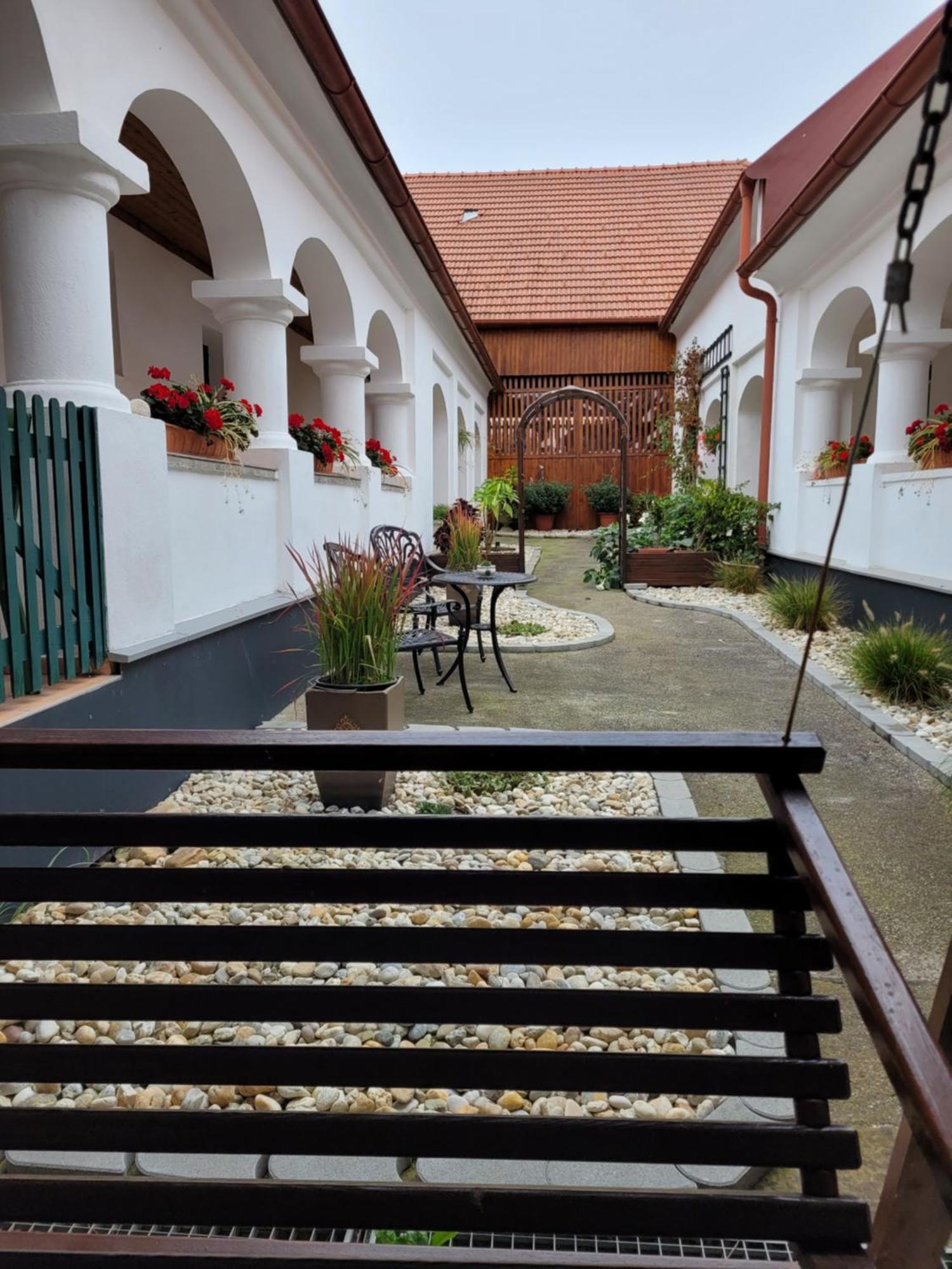 Arkadenhof Kurtz Hotel Markt Allhau Bagian luar foto